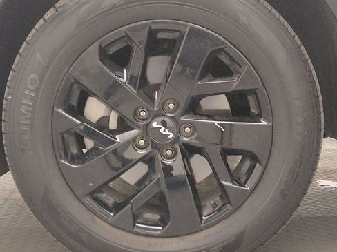 Used 2023 Kia Sorento S image 31