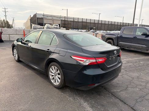 Used 2018 Toyota Camry LE image 4