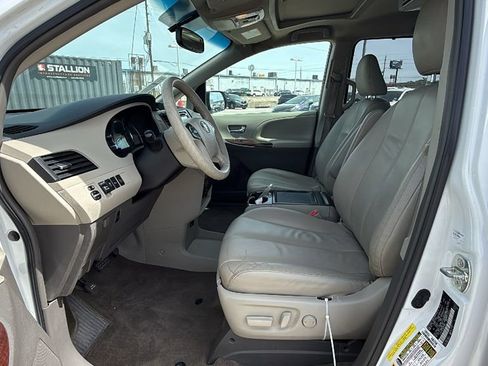 Used 2014 Toyota Sienna XLE image 9
