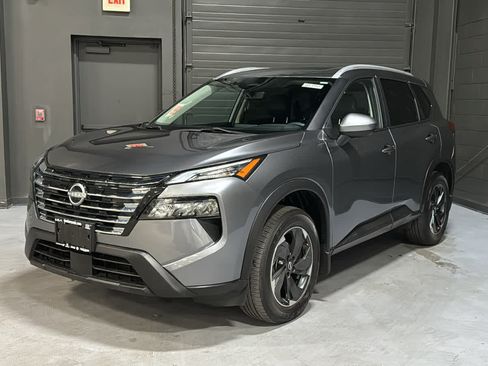 Used 2024 Nissan Rogue SV w/ SV Premium Package AWD/4WD image 3