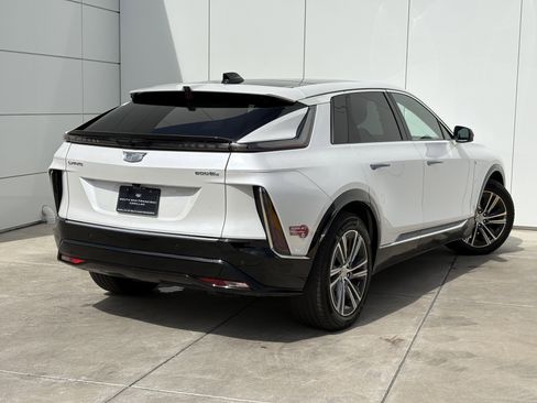 Certified 2024 Cadillac Lyriq Luxury w/ Nappa Leather Package AWD/4WD image 7