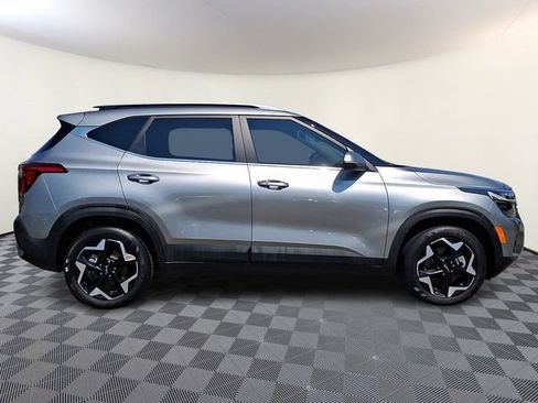 Used 2024 Kia Seltos EX AWD/4WD image 7