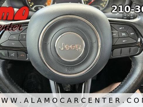 Used 2017 Jeep Renegade Altitude FWD image 37