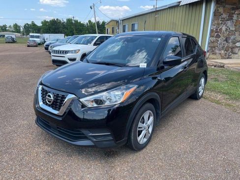 Used 2020 Nissan Kicks S FWD image 1