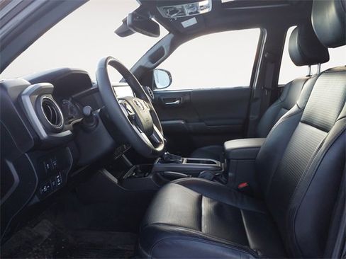 Used 2023 Toyota Tacoma TRD Off-Road w/ TRD Premium Off Road Package image 9