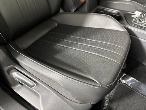 Used 2023 Volkswagen Tiguan SE R-Line FWD image 30