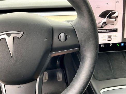 Used 2022 Tesla Model Y Long Range AWD/4WD image 18