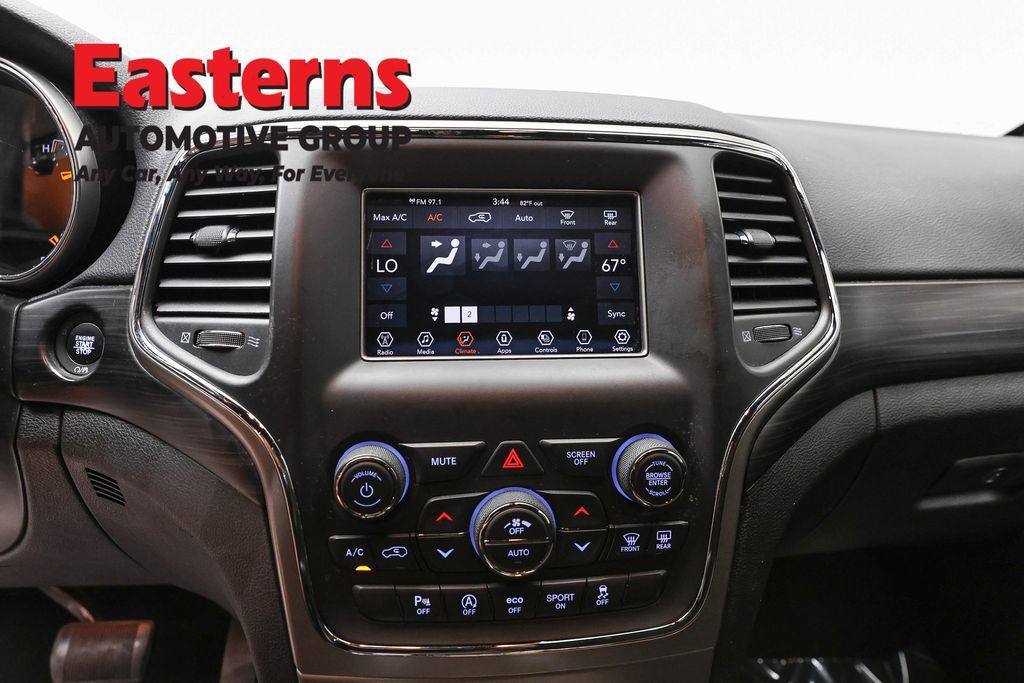 Used 2021 Jeep Grand Cherokee Laredo AWD/4WD image 12