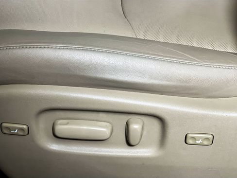 Used 2013 Toyota Highlander Limited image 15