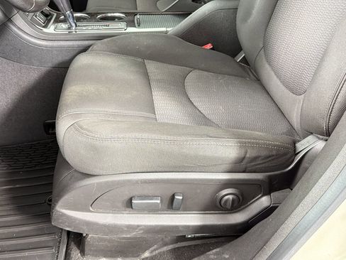 Used 2016 Chevrolet Traverse LT w/ Style and Technology Package image 12