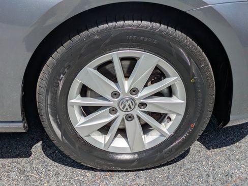 Used 2018 Volkswagen Golf S FWD image 8