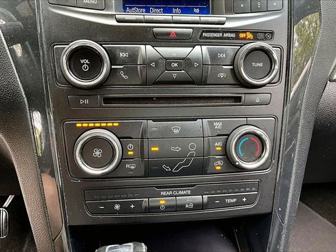 Used 2017 Ford Explorer XLT FWD image 25