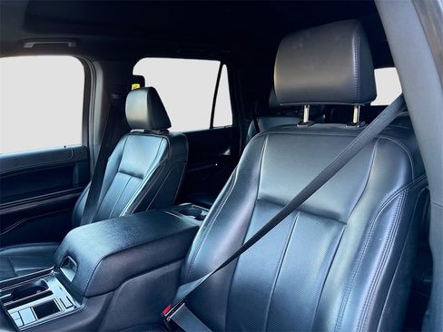 Used 2023 Ford Expedition Limited image 21