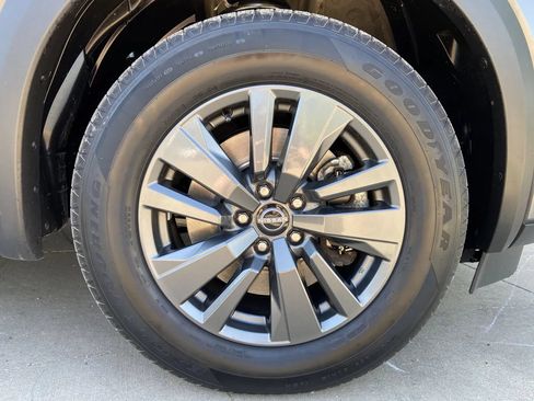 Used 2024 Nissan Pathfinder SV w/ SV Premium Package AWD/4WD image 9