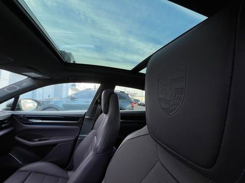 Used 2025 Porsche Macan 4 Electric image 27