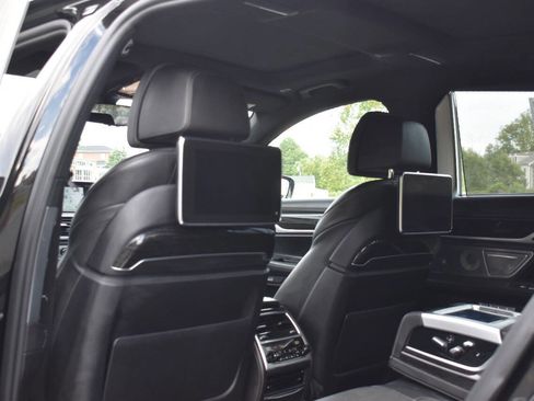 Used 2018 BMW 750i xDrive image 20