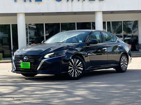 Used 2024 Nissan Altima 2.5 SV FWD image 1