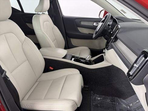 Used 2022 Volvo XC40 T5 Inscription image 30