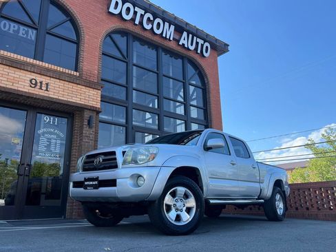 Used 2010 Toyota Tacoma 4x4 Double Cab V6 image 3
