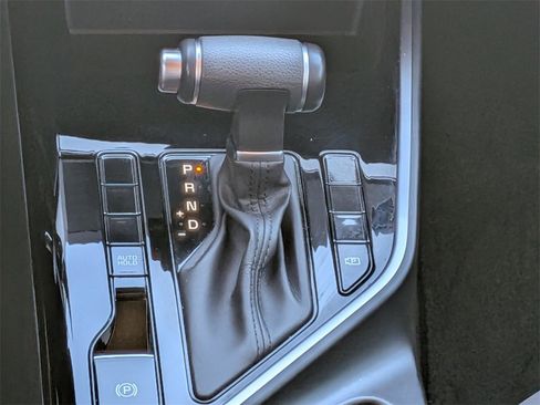 Used 2024 Kia Niro LX image 18