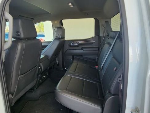 Used 2024 GMC Sierra 1500 SLT image 12