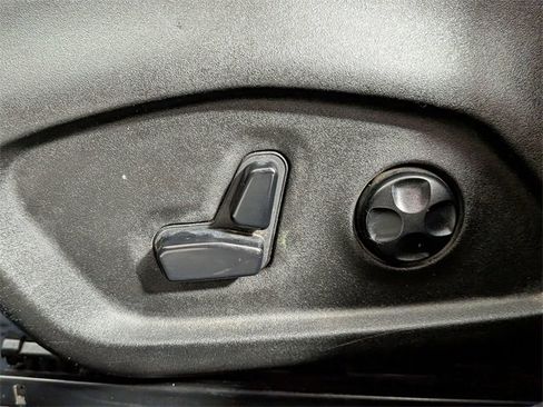 Used 2015 Jeep Renegade Limited image 13