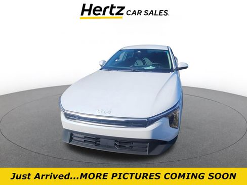 Used 2025 Kia K4 LXS image 1