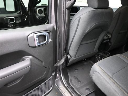 New 2025 Jeep Gladiator Sport image 18