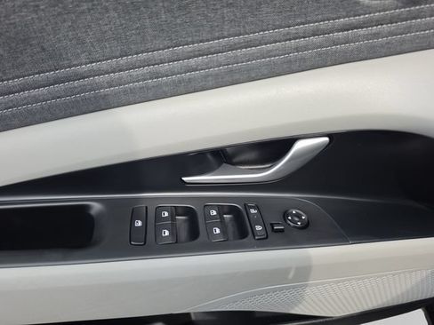 Used 2025 Hyundai Elantra Limited FWD image 11