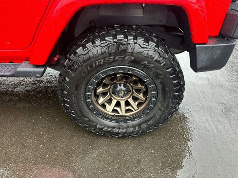 Used 2015 Jeep Wrangler Unlimited Sahara w/ Connectivity Group image 16