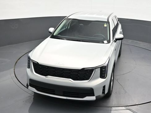 Used 2026 Kia Sorento LX FWD image 25