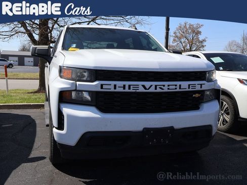 Used 2020 Chevrolet Silverado 1500 Custom w/ Custom Value Package image 3