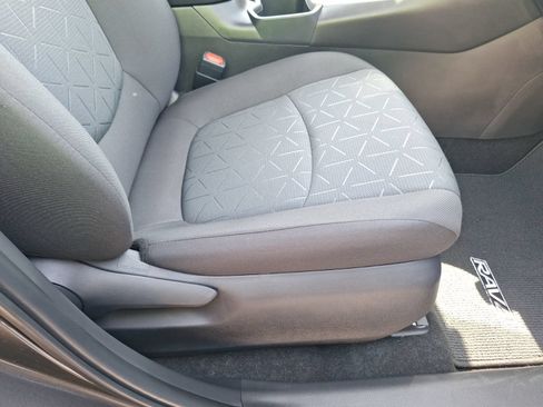 Used 2025 Toyota RAV4 XLE FWD image 34