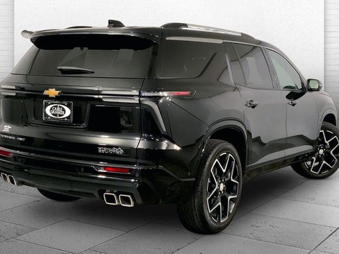 Used 2025 Chevrolet Traverse High Country w/ LPO, Floor Liner Package AWD/4WD image 13