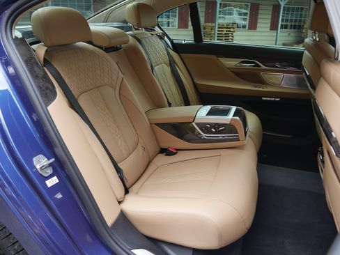 Used 2017 BMW ALPINA B7 xDrive AWD/4WD image 34