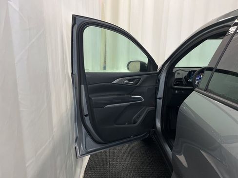 New 2026 Chevrolet Traverse LT w/ Sun and Wheel Package AWD/4WD image 18