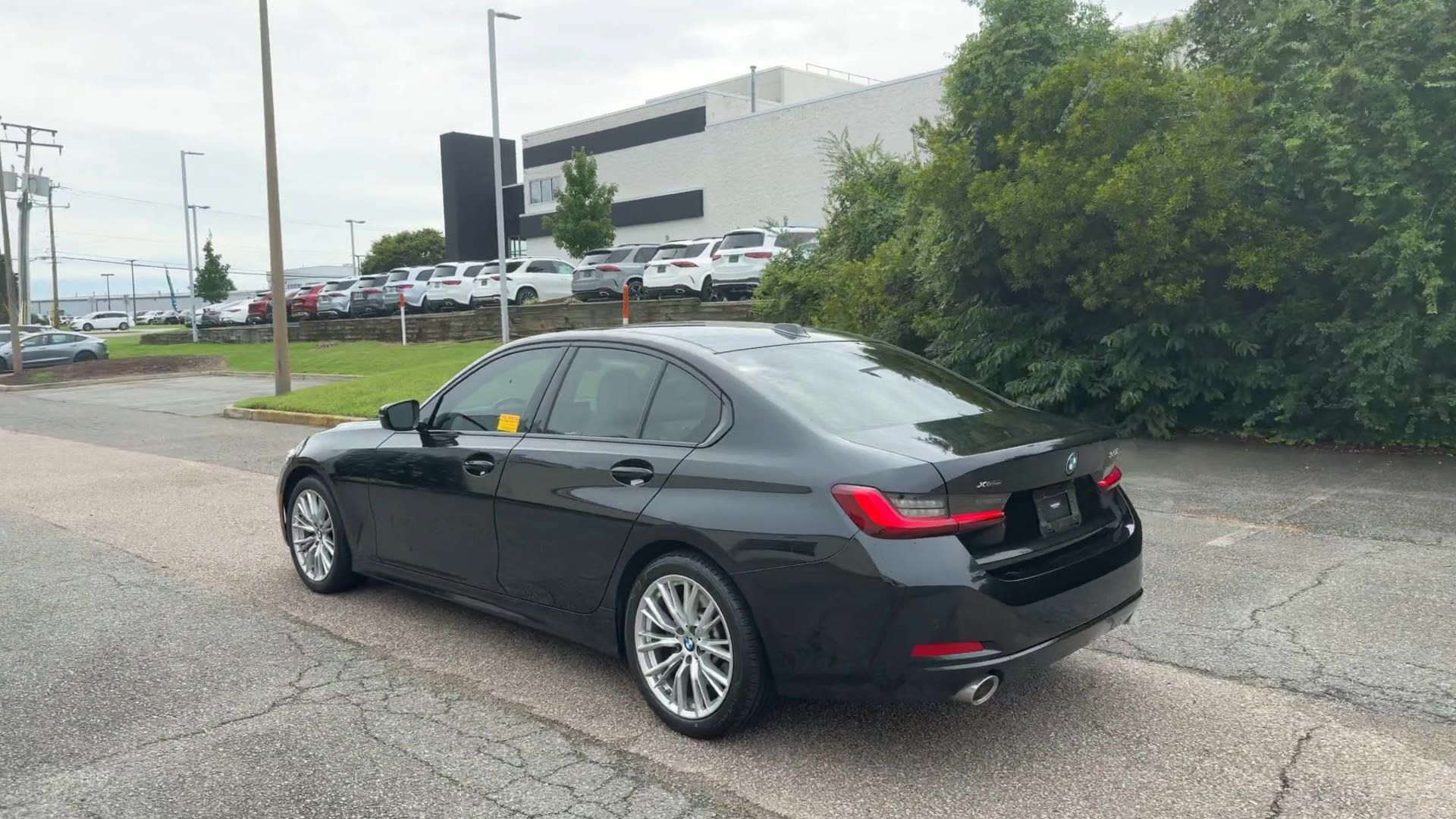 Used 2023 BMW 330i xDrive Sedan w/ Driving Assistance Package AWD/4WD image 9