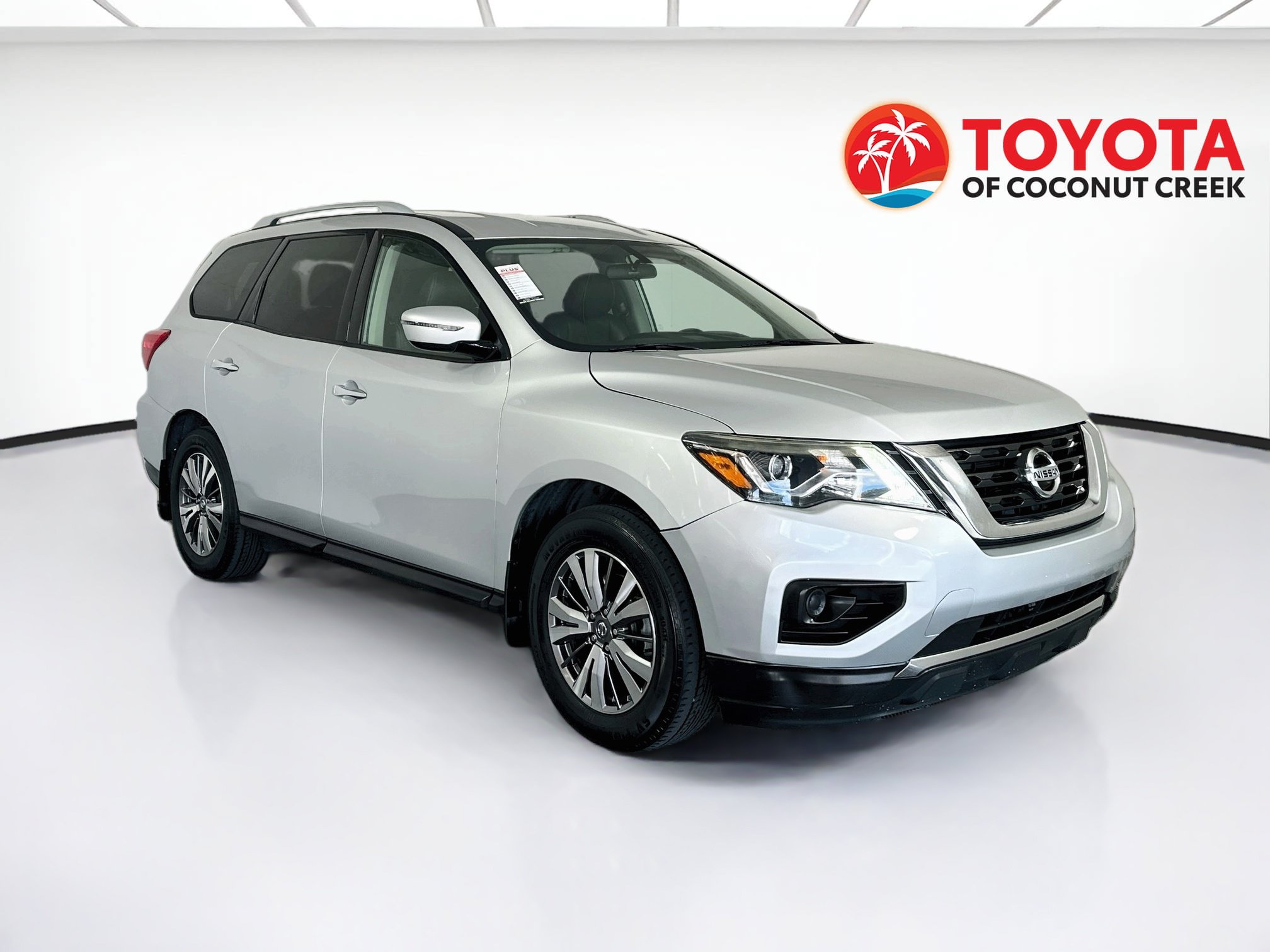 Used 2020 Nissan Pathfinder S FWD image 1