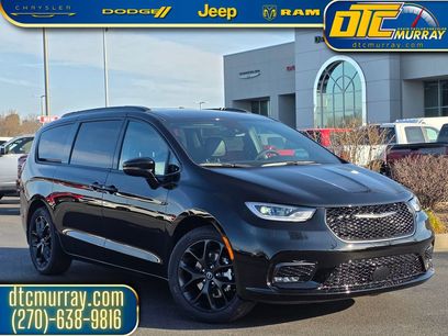 New 2026 Chrysler Pacifica Select