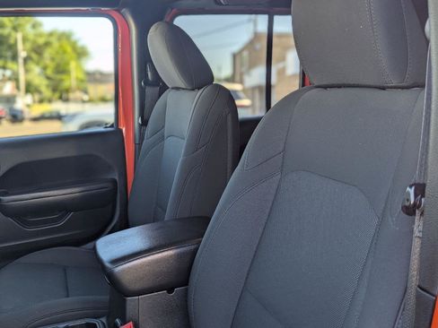 Used 2019 Jeep Wrangler Unlimited Sport S AWD/4WD image 17