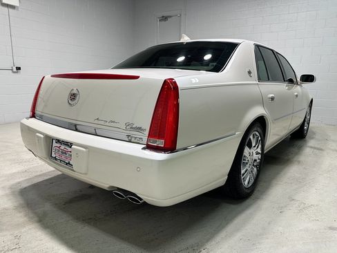 Used 2011 Cadillac DTS Platinum FWD image 5