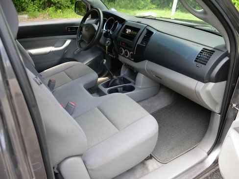 Used 2011 Toyota Tacoma 2WD Regular Cab image 21