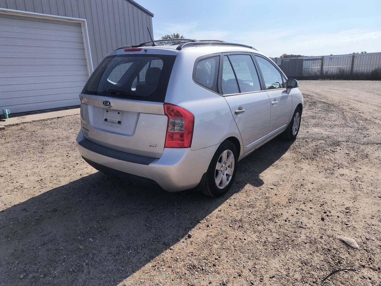 Used 2008 Kia Rondo FWD image 5