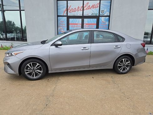 Used 2024 Kia Forte LXS w/ LXS Technology Package FWD image 5