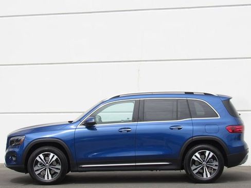 Used 2025 Mercedes-Benz GLB 250 4MATIC image 4