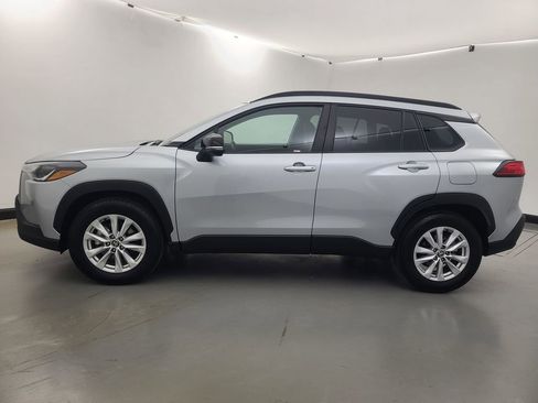 Used 2025 Toyota Corolla Cross LE image 7