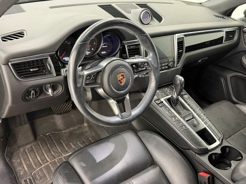 Used 2018 Porsche Macan AWD/4WD image 4