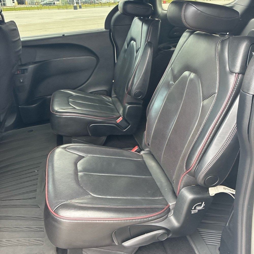 Used 2020 Chrysler Pacifica Limited FWD image 13