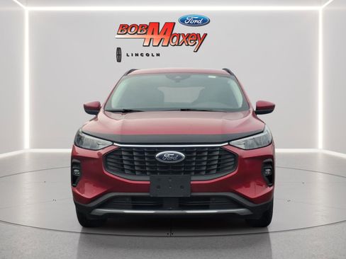 Used 2023 Ford Escape SE image 2