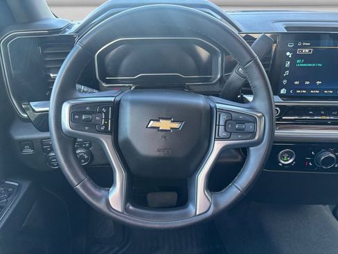 Used 2023 Chevrolet Silverado 1500 LT image 12